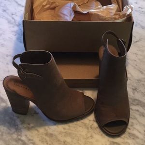 Lucky Brand tan bootie